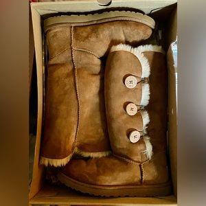 UGG Australia 1873 Bailey Button Triplet Women's Boots Size 9